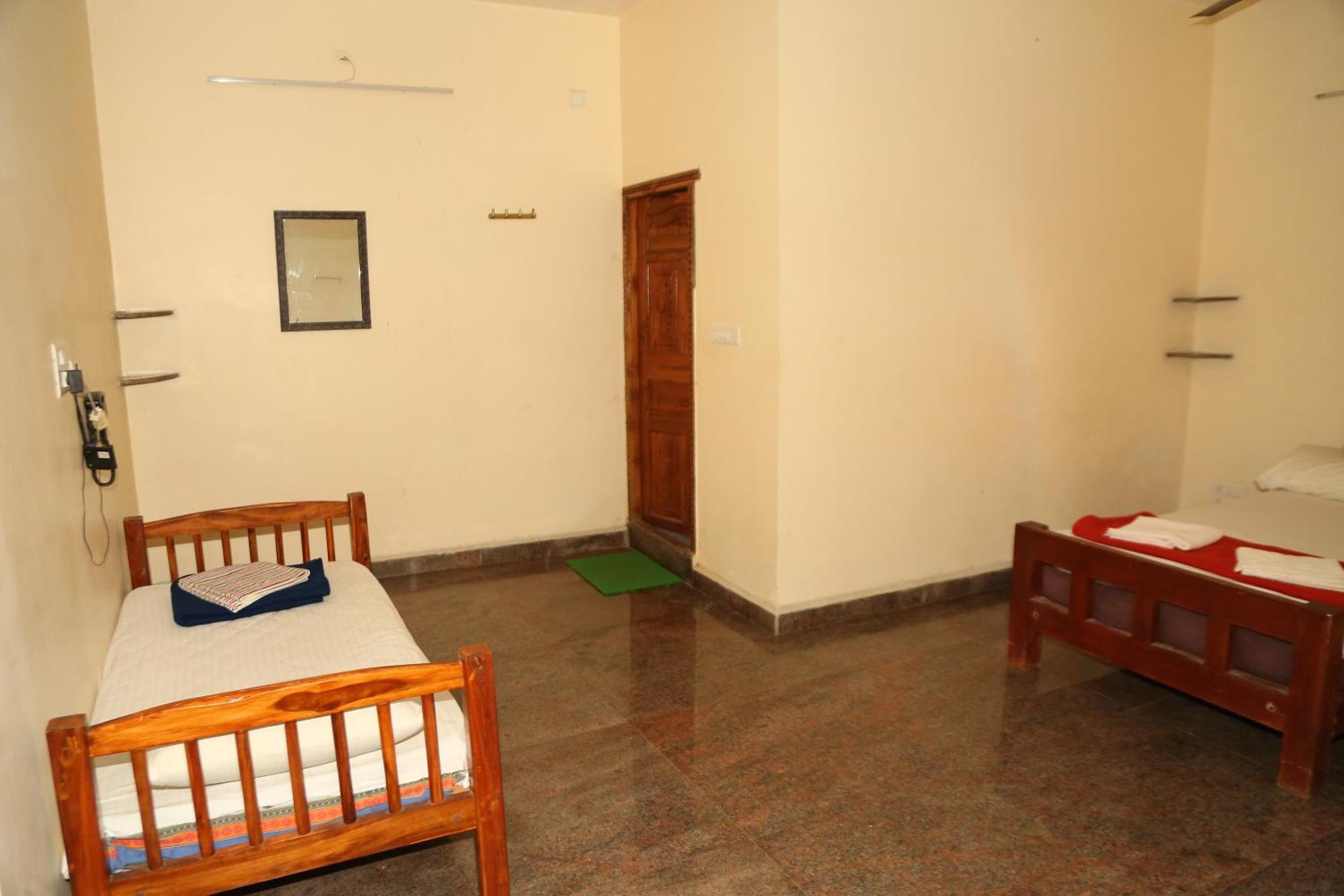 Art Le Cafe Apartment Auroville Room photo